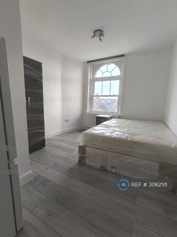 1 bedroom in Upper Tooting Road, London, SW17 (#3062511)