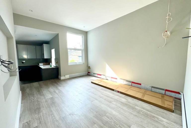  Luxury Two-Bedroom Apartment with Private Garden – Totteridge Lane, Whetstone, N20-Ref: 1609