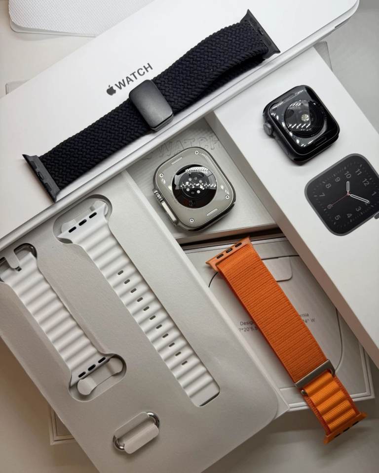 Apple Watch Bundle: Ultra 49mm (Titanium) + Apple Watch SE 40mm