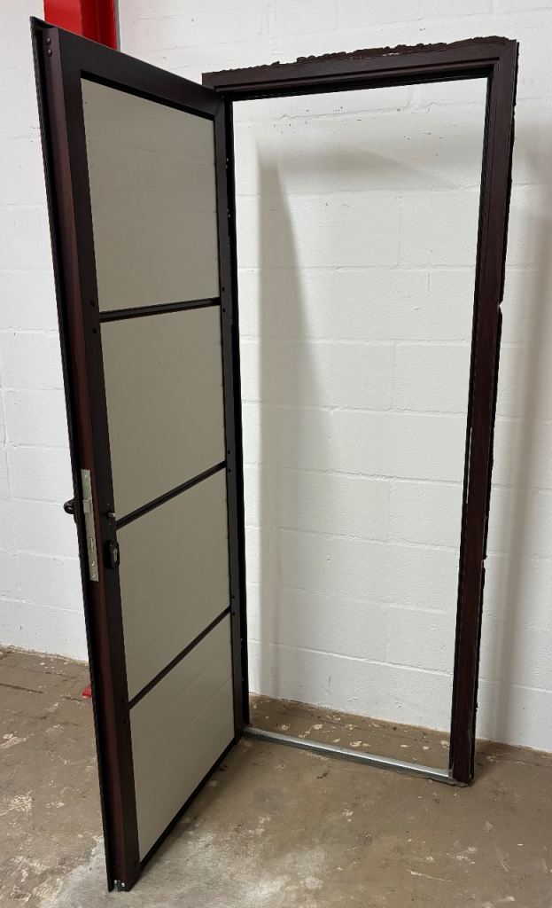 External personnel garage door