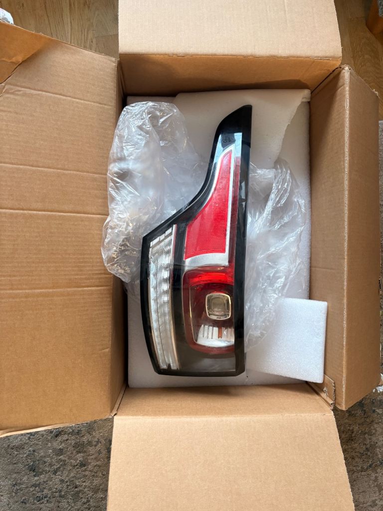 Genuine Range Rover Sport L494 Rear Left Tail Light (Passenger Side / Nearside)