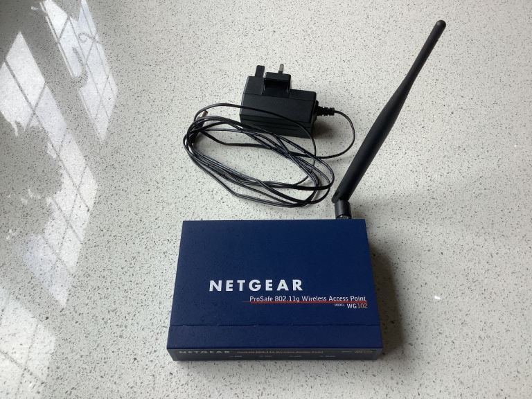 NETGEAR ProSafe WG102 Wireless Access Point with Power Supply