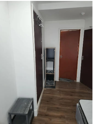 Fully Furnished Home with 2 Modern Bathrooms, Large Garden & Parking - COMPANY LET ALLOWED