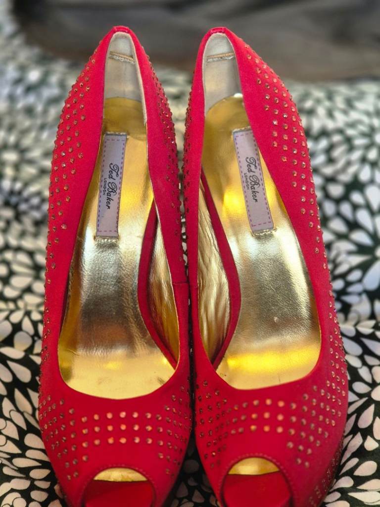 *** TED BAKER SEXY RED SATIN SIZE 5 DIAMONTE HEELS RRP: £295 ***