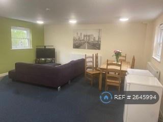 6 bedroom flat in Moss Yard, Leamington Spa, CV31 (6 bed) (#2645994)