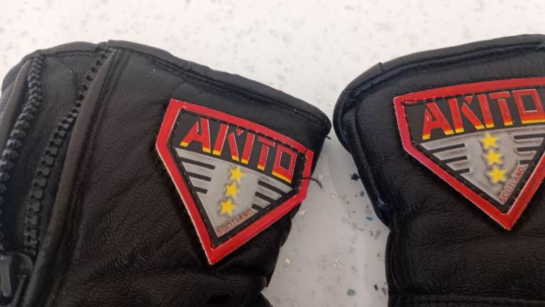 Leather motorcycle gloves 