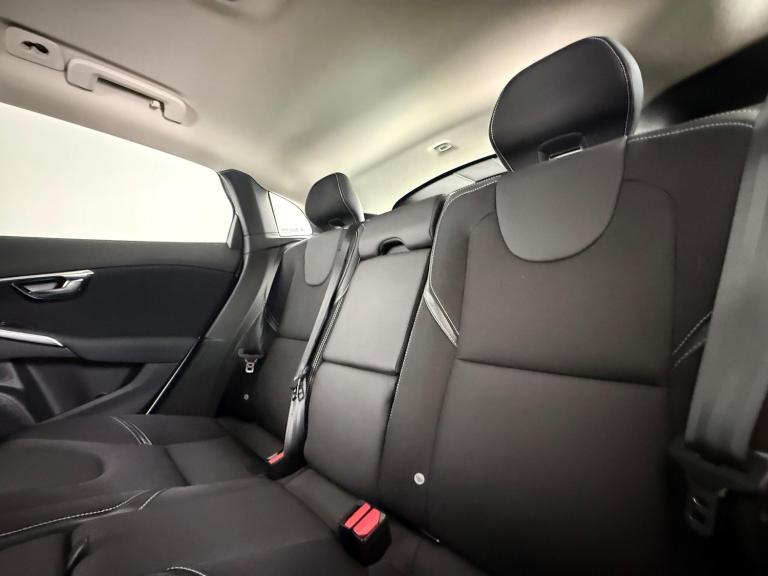 2016 Volvo V40 D2 [120] Momentum Nav Plus 5dr Geartronic HATCHBACK DIESEL Automatic