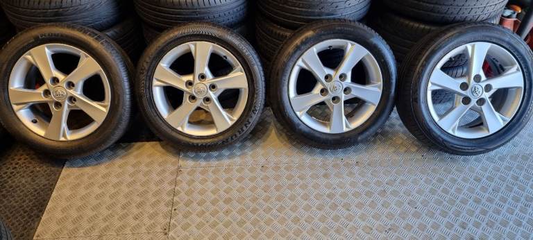 Toyota Genuine 16 alloy wheels + 4 x tyres 205 55 16
