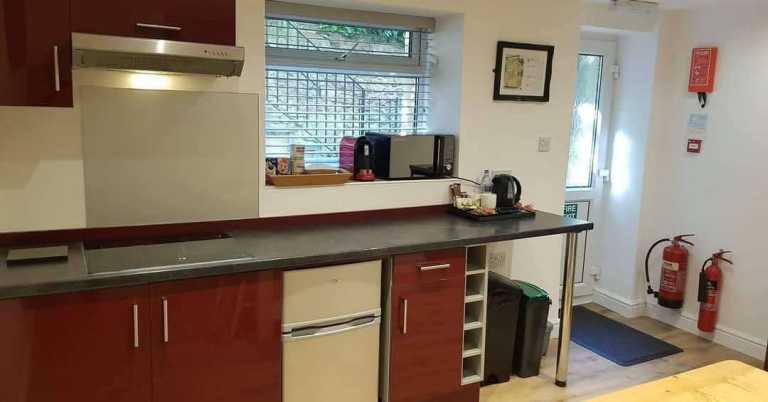Serviced. Apartment. Short term. Torquay 