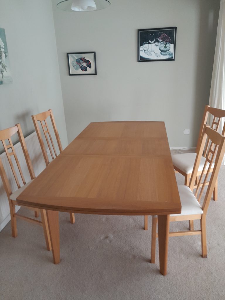 Beautiful dinning table & 4 chairs
