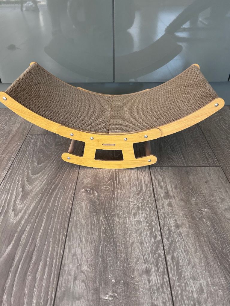 Cat rocking scratch pad