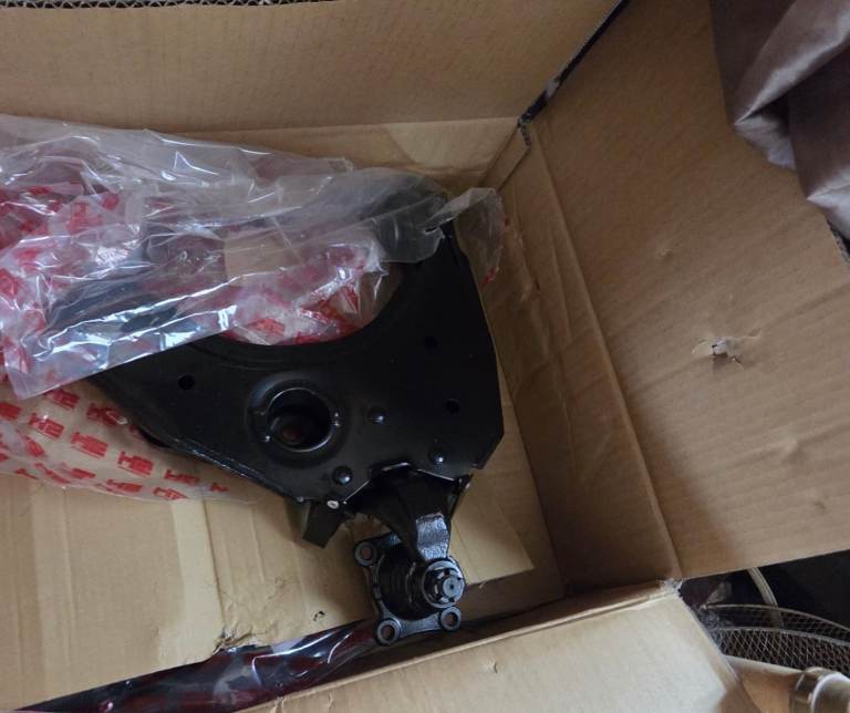 R/H Front Lower Suspension Wishbone Toyota Hilux 2005 KDN165 also other models 