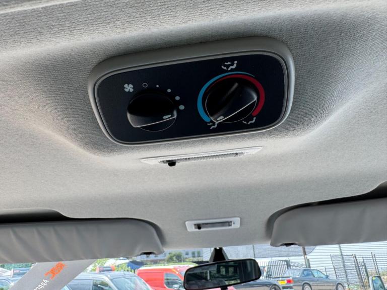 2009 Ford Transit Low Roof 8 Seater Limited TDCi 140ps MPV DIESEL Manual