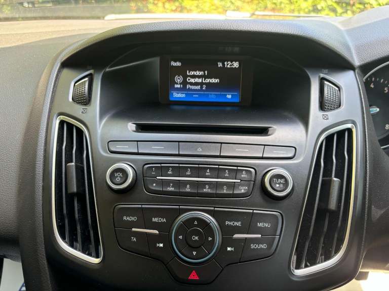 FORD FOCUS 1.0 T EcoBoost 99g Style White Manual Petrol 2016