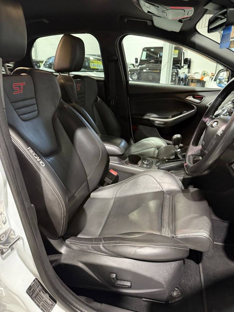 2013 Ford Focus 2.0T EcoBoost ST-3 Hatchback 5dr Petrol Manual Euro 5 s/s 250 ps Top Spec  Hatchb...