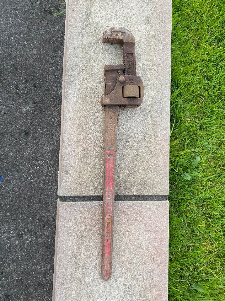 Pipe wrench 