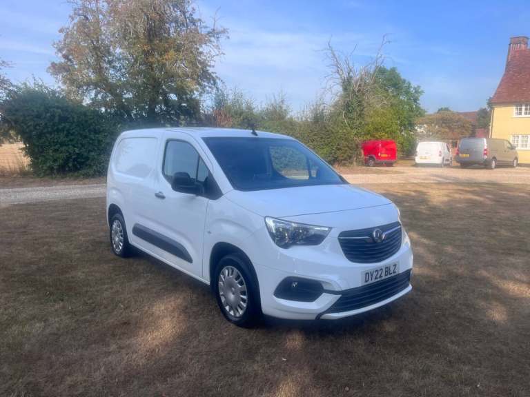 VAUXHALL COMBO 1.5 TD SPORTIVE - ONE OWNER FROM NEW - NO VAT