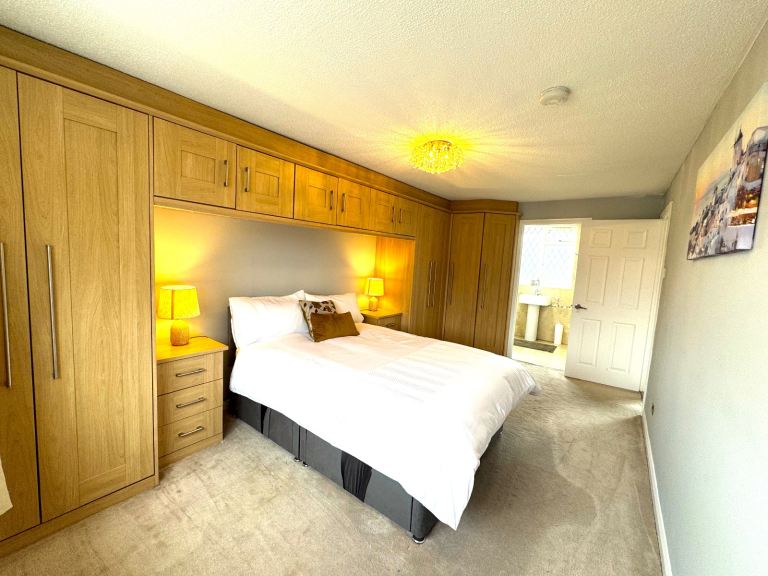 5 Bed Semi-Detached House, Langley, Slough