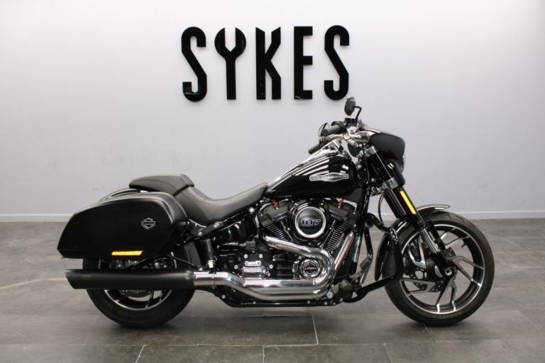 2019 Harley-Davidson FLSB Softail Sport Glide in Vivid Black