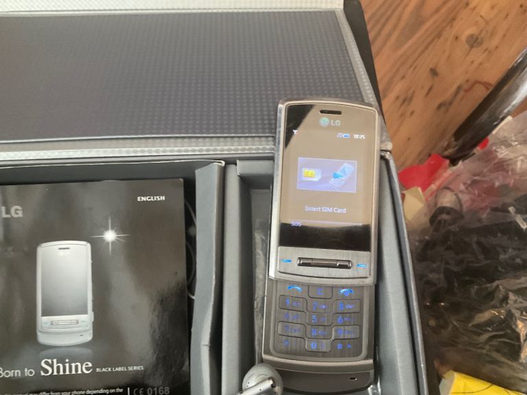 LG KE970 mobile phone 
