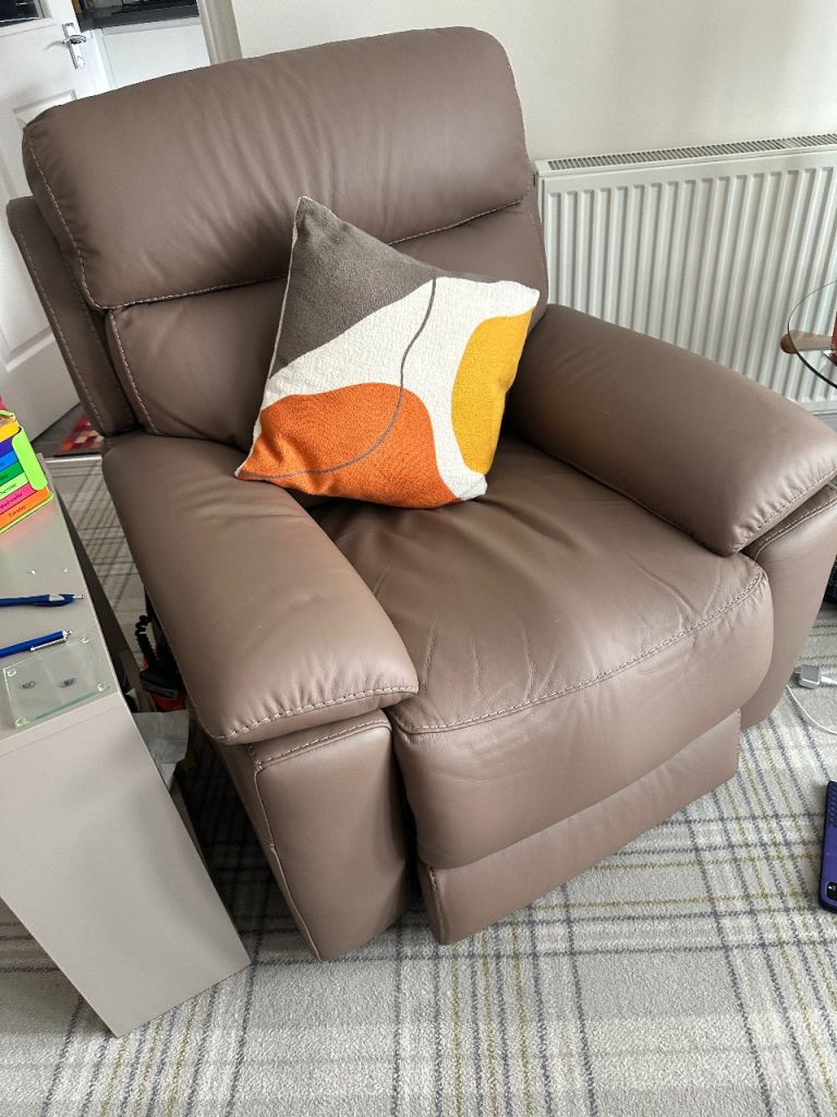 Brown Leather Recliner Armchair – Good Condition