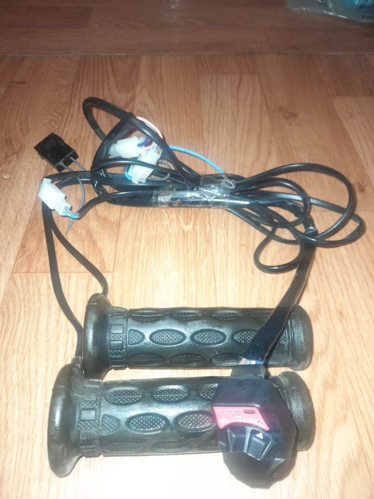 Heated grips for motorbike handlebars