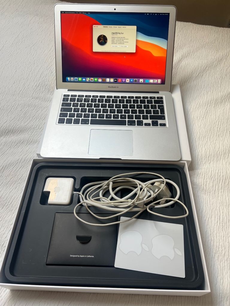 Apple MacBook 13 inch good condition with original box and charger