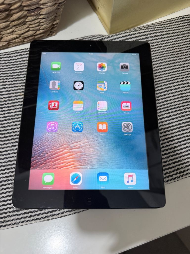 Apple iPad 2 Wi-Fi 16GB, Black