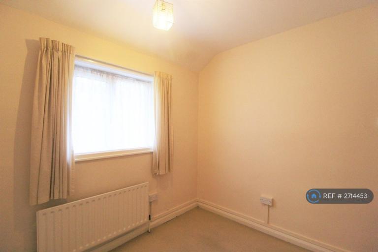 3 bedroom house in Winchcomb Gardens, London, SE9 (3 bed) (#2714453)