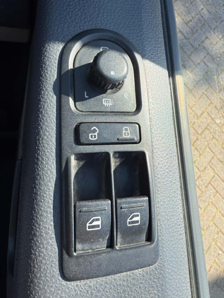 VOLKSWAGEN TRANSPORTER KOMBI 2.0 BiTDI T32 180 Bhp 2012