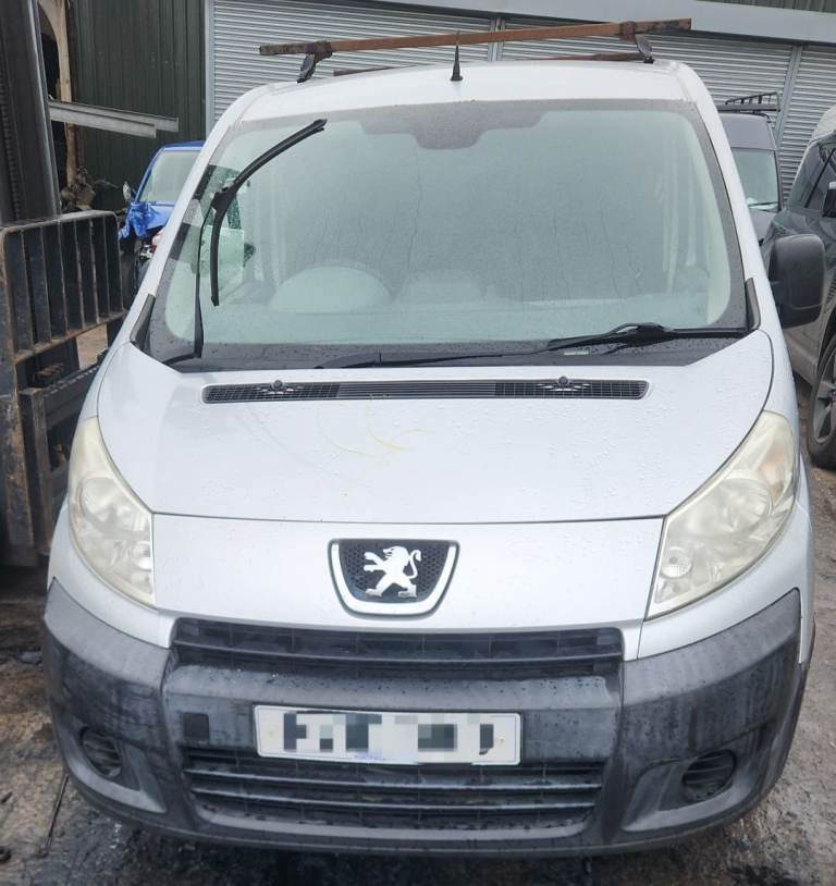 Breaking spare parts Peugeot expert van