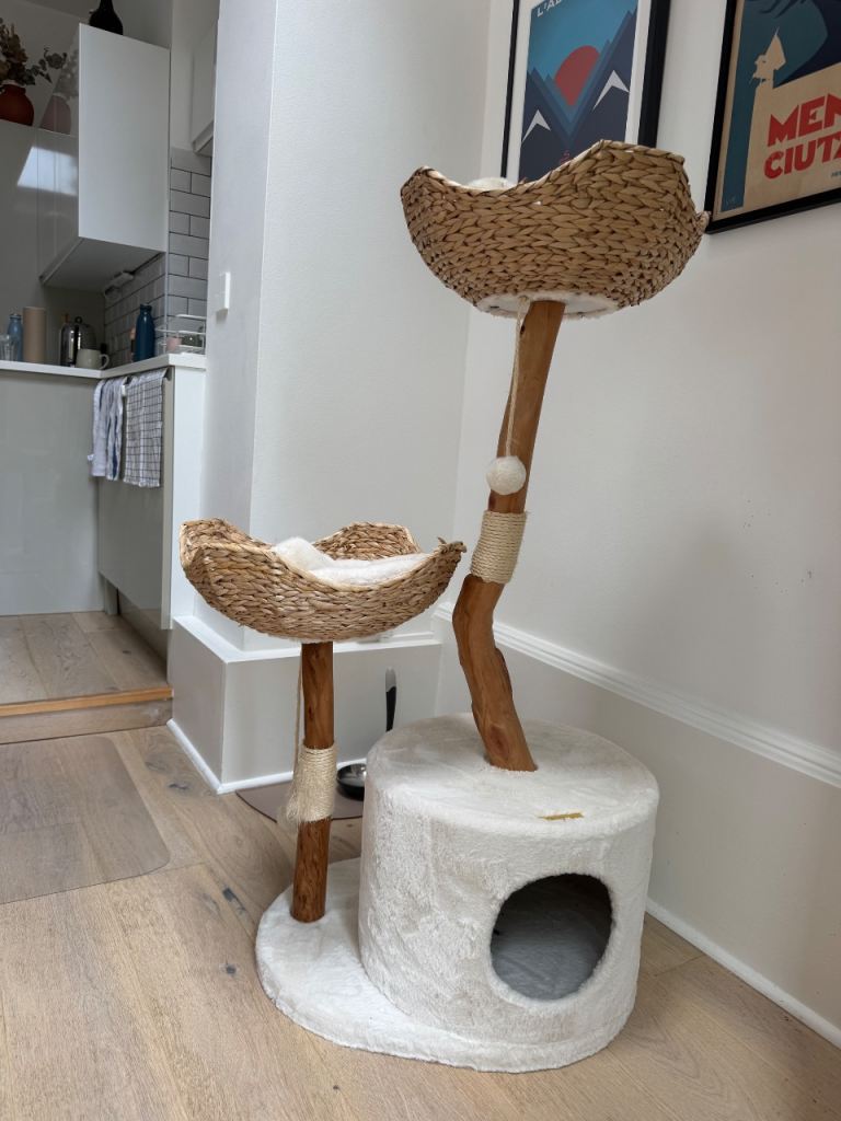 Lords & Labradors Cat tree 