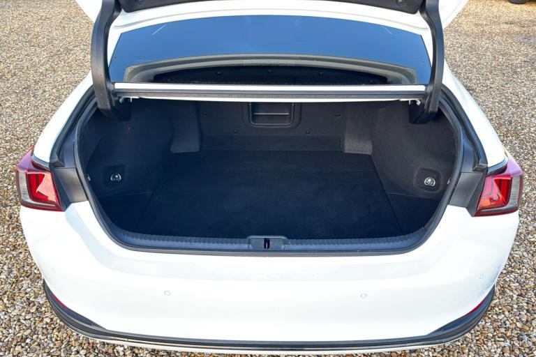  Lexus Es 2.5 300h F Sport Saloon 4dr Petrol Hybrid E CVT Euro 6 s/s 218 Ps