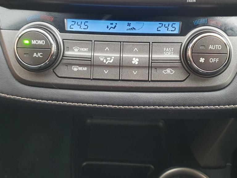 2015 Toyota RAV4 2.2 D-4D Invincible SUV 5dr Diesel Manual 4WD Euro 5 (150 ps)