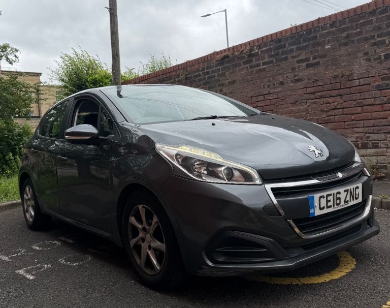Peugeot, 208, Hatchback, 2016, Manual, 1560 (cc), 5 doors