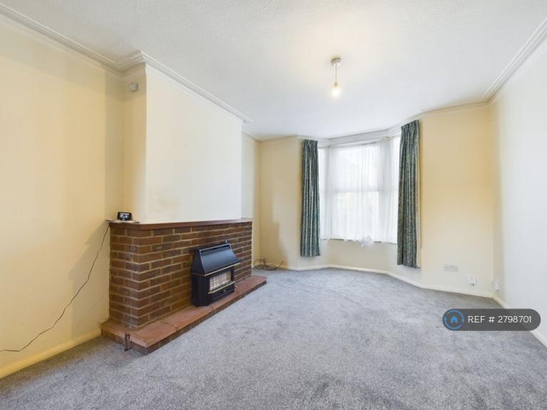 3 bedroom house in Coronation Road, Sheerness, ME12 (3 bed) (#2798701)