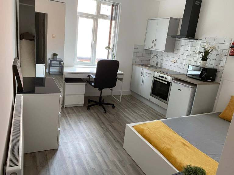 Spacious & Cosy Studio Flat for Rent CV2 4FF