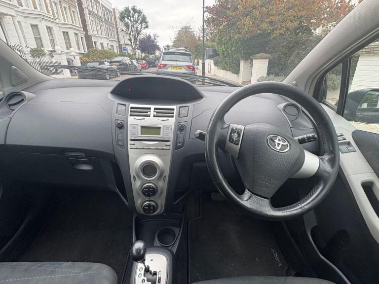 toyota YARIS,2006 1.3 automatic 5 doors,drives great, great condition , 90k miles,1 year mot,2 keys 
