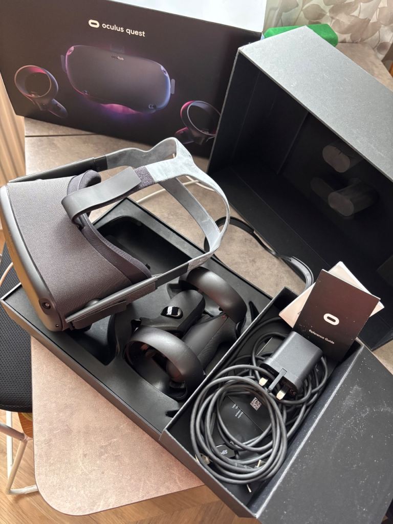 Oculus quest 1 VR headset 