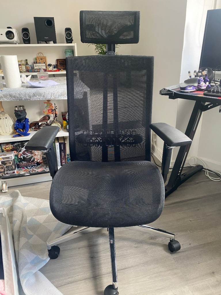 💺 Ergonomic Office Chair – Mesh Back with Headrest