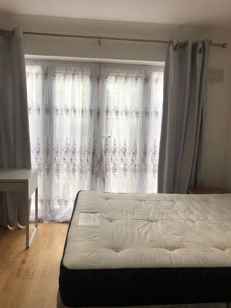 Nice double room in St.Johns Woking