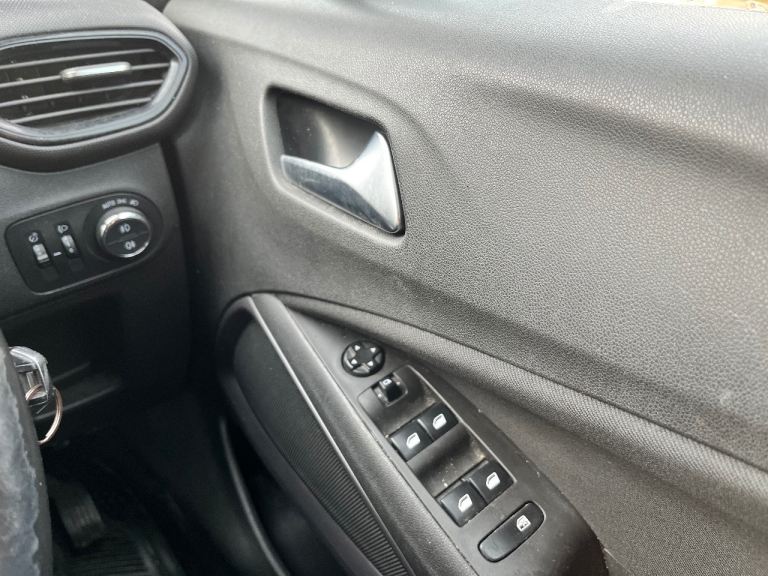 VAUXHALL CROSSLAND X SE 2018 1.2 PETROL BLACK PORTSMOUTH 