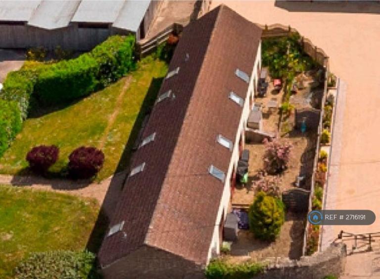 2 bedroom house in Brook Farm Cottages, Thornbury, Bristol, BS35 (2 bed) (#2716191)