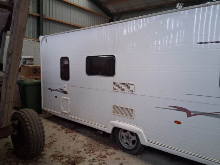 Avondale Osprey Caravan - White, very good condition, very clean and been in dry storage