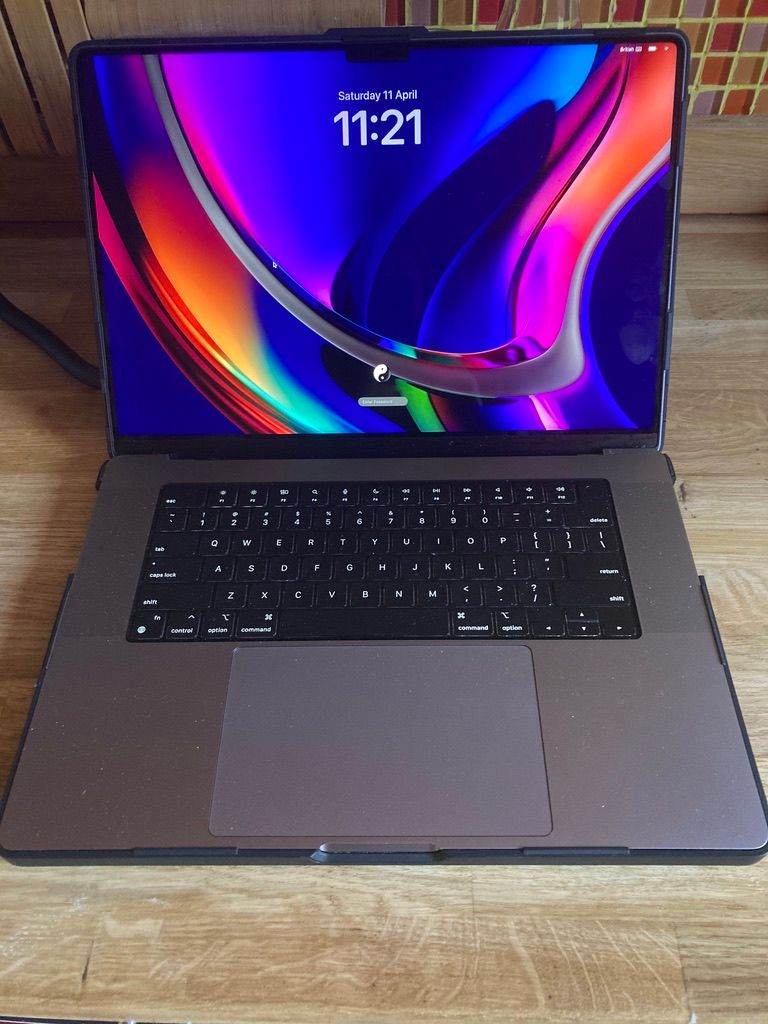  Apple MacBook Pro 16" M1 Pro 16GB RAM 512GB SSDBoxed 