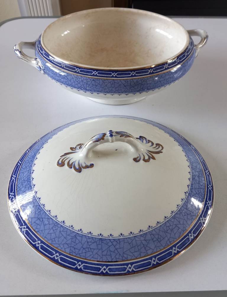Decorative dish w/lid