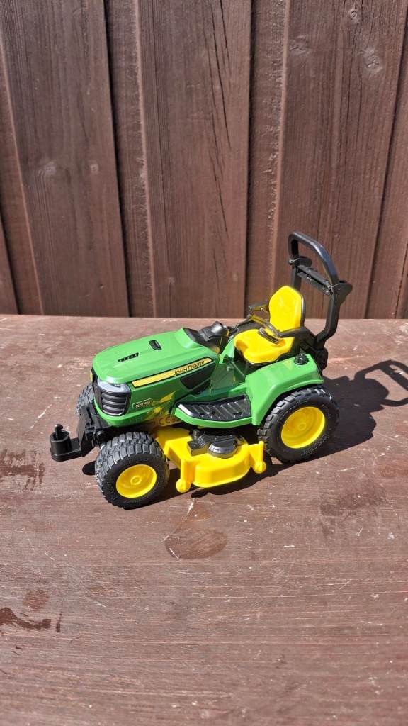 Bruder John Deere Lawn Tractor