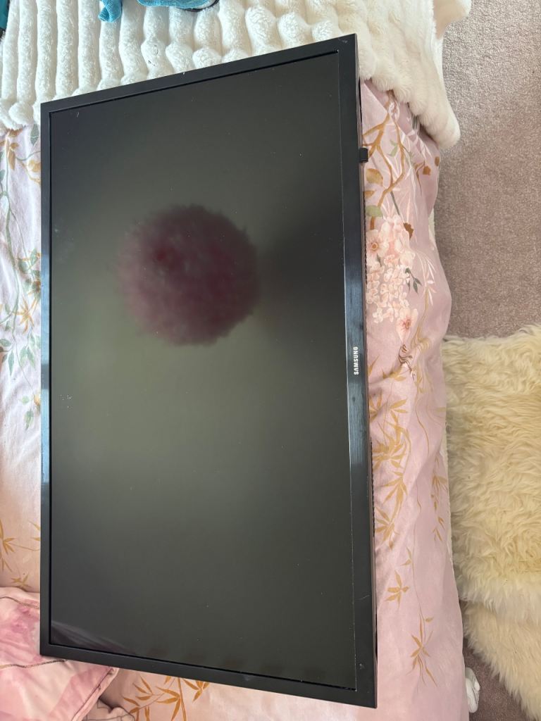 Samsung 32” smart TV with a black glass stand 