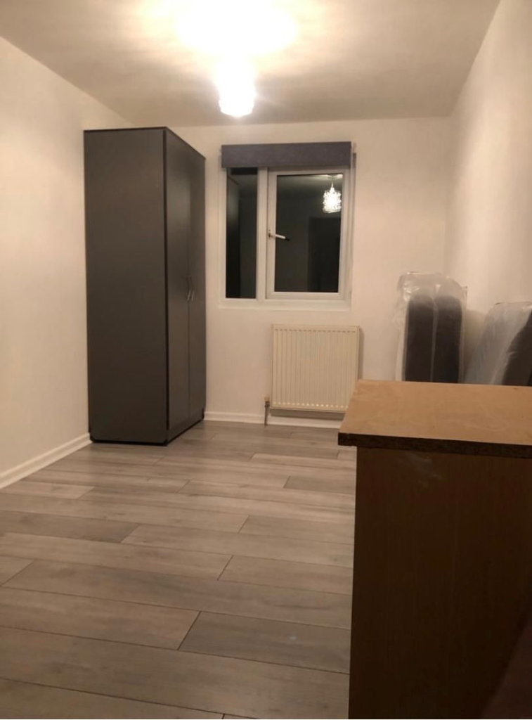 Spacious & Cosy double room for Rent SS14 1QA