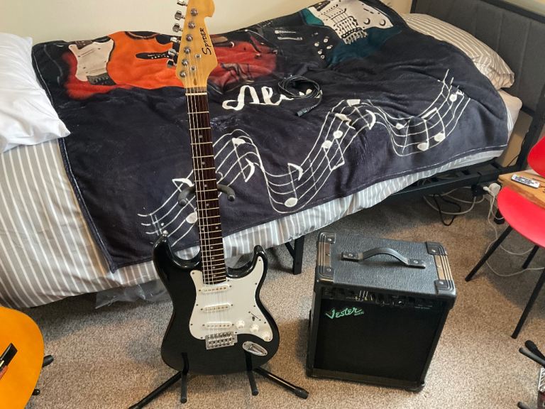 Spider Stratocaster with Vester maniac guitar amplifier 30 watts 